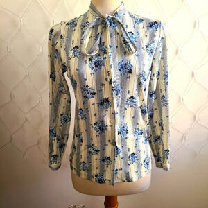 Vintage 70s Floral Blouse / Blue & White / Tie-Up / Size 9/10
